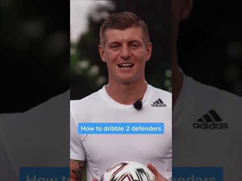 Toni Kroos Explains How To Do A Body Feint #shorts