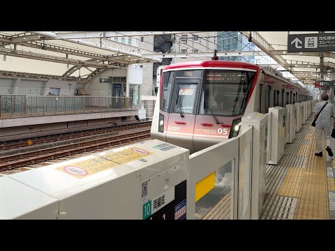 急行大井町行きの東急6000系6105Fが高津駅（DT09）4番線を通過する