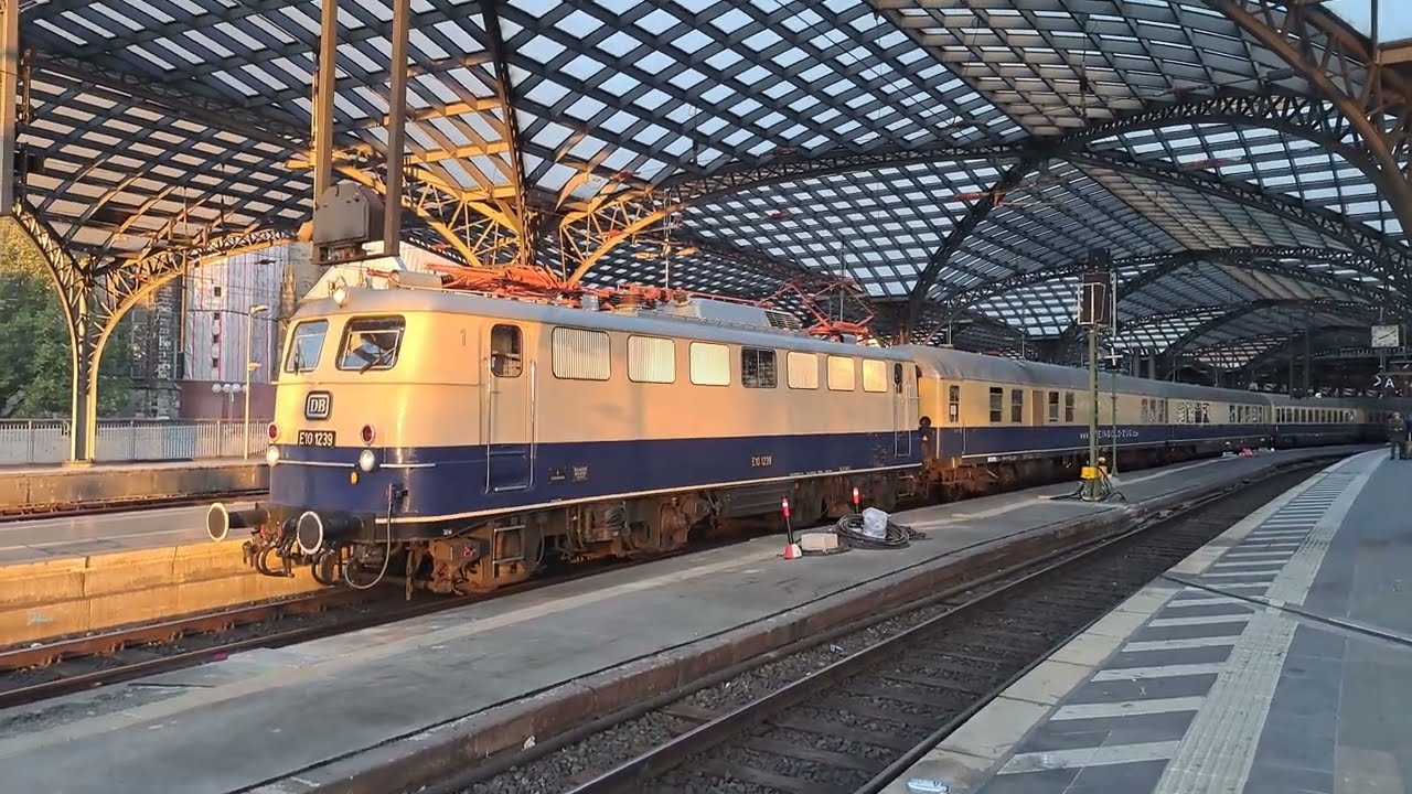 Ausfahrt E10 1239 mit FEK Rheingold nach Trier, Köln Hbf, 12.10.2024