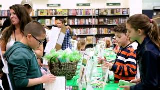 Lehigh Parkway Elementary - I Am On a Bookshelf 2017