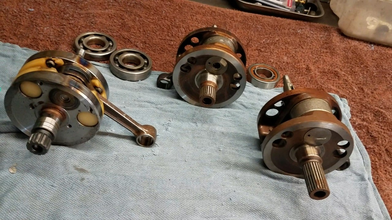 1:11 Crankshaft Bearing Inspection While Doing a Top End on 2 & 4 stroke Motocross Dirt bikes. (rod)