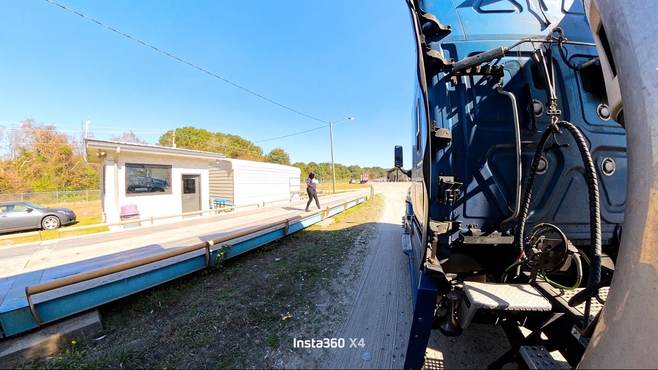 НЕВНИМАТЕЛЬНЫЕ ВОДИТЕЛИ ДАЛЬНОБОЙЩИКОВ + ЗАБОР КУРИНЫХ ПЛИТ | Видеоблог женщины-дальнобойщицы