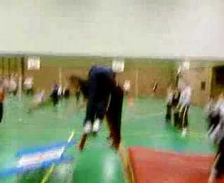 Bokspringen met gym - YouTube