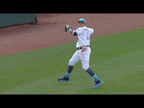 STL@BAL: Machado makes a great throw from foul ground
