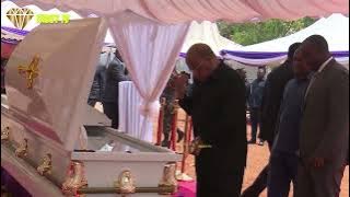 Rais Magufuli na Mama yake wakiaaga mwili wa Monica dada wa Magufuli (Tbt)