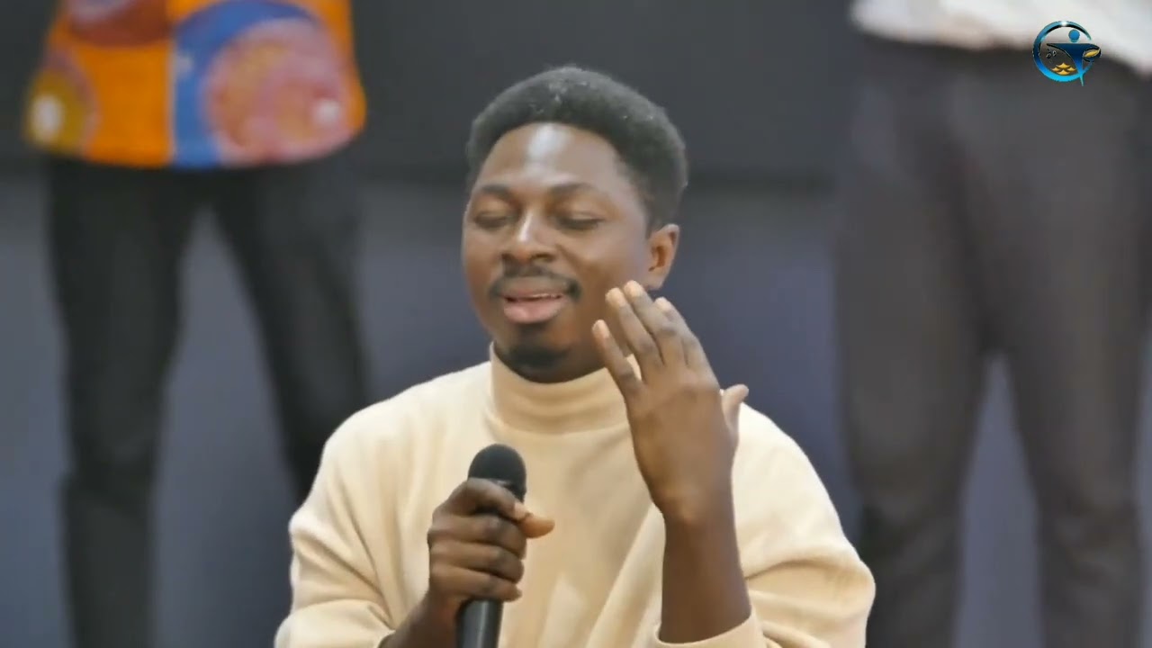 SELASIE MANASSEH SINGING AT WATERED GARDEN CHURCH - MONDAY PROPHETIC SERVICE