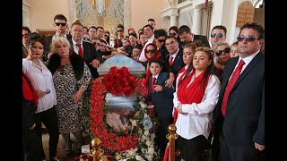 My Big Fat Gypsy Funeral Paddy Doherty Kisses Mum Queenies Coffin As Horsedrawn Carriages Rolls