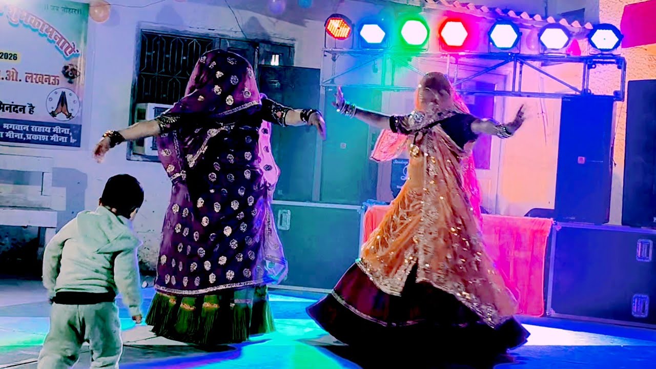 पल्सर गाड़ी पर बैठी कुंण लुगड़ी वाली