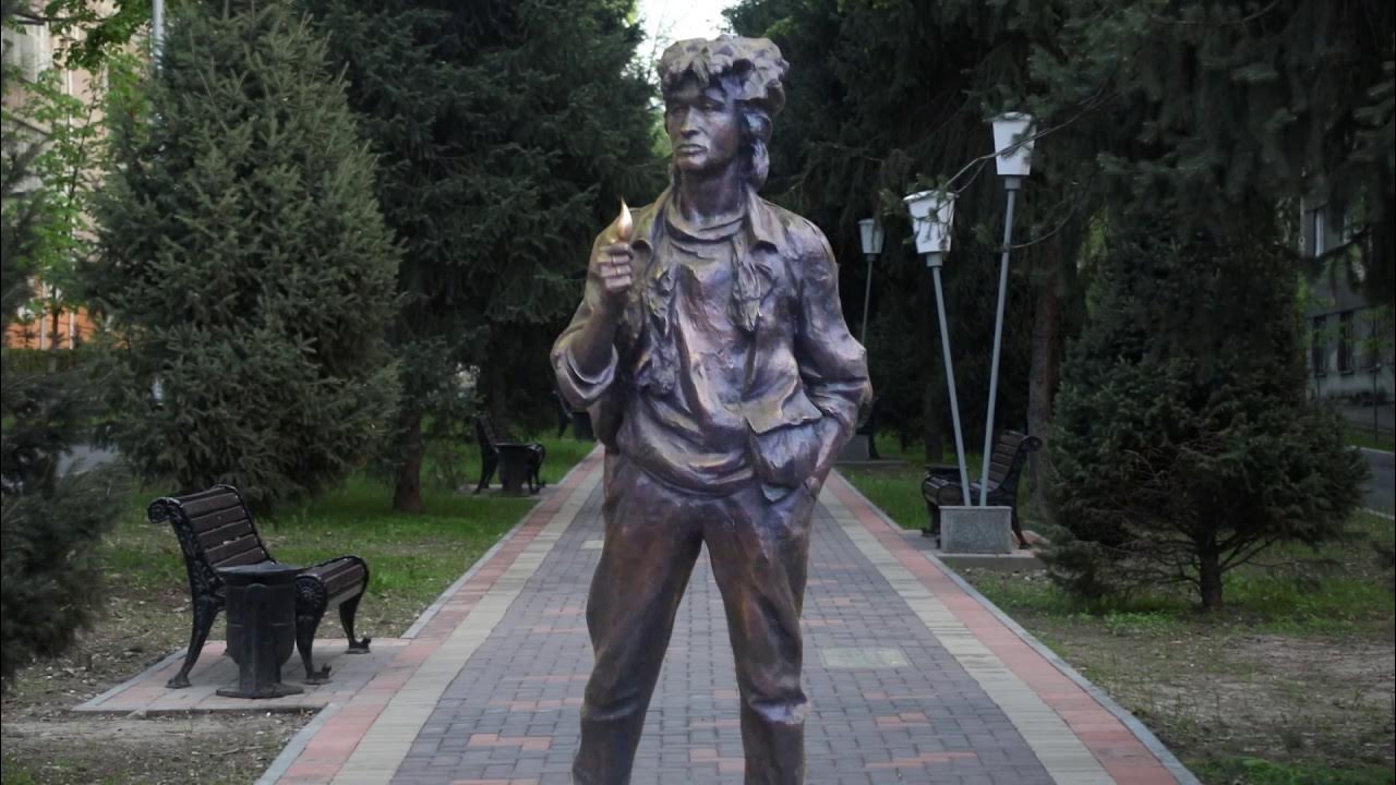 Памятник виктору цою алматы улица тулебаева фото
