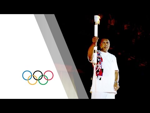 Muhammad Ali lights the the Olympic Flame at Atlanta 1996