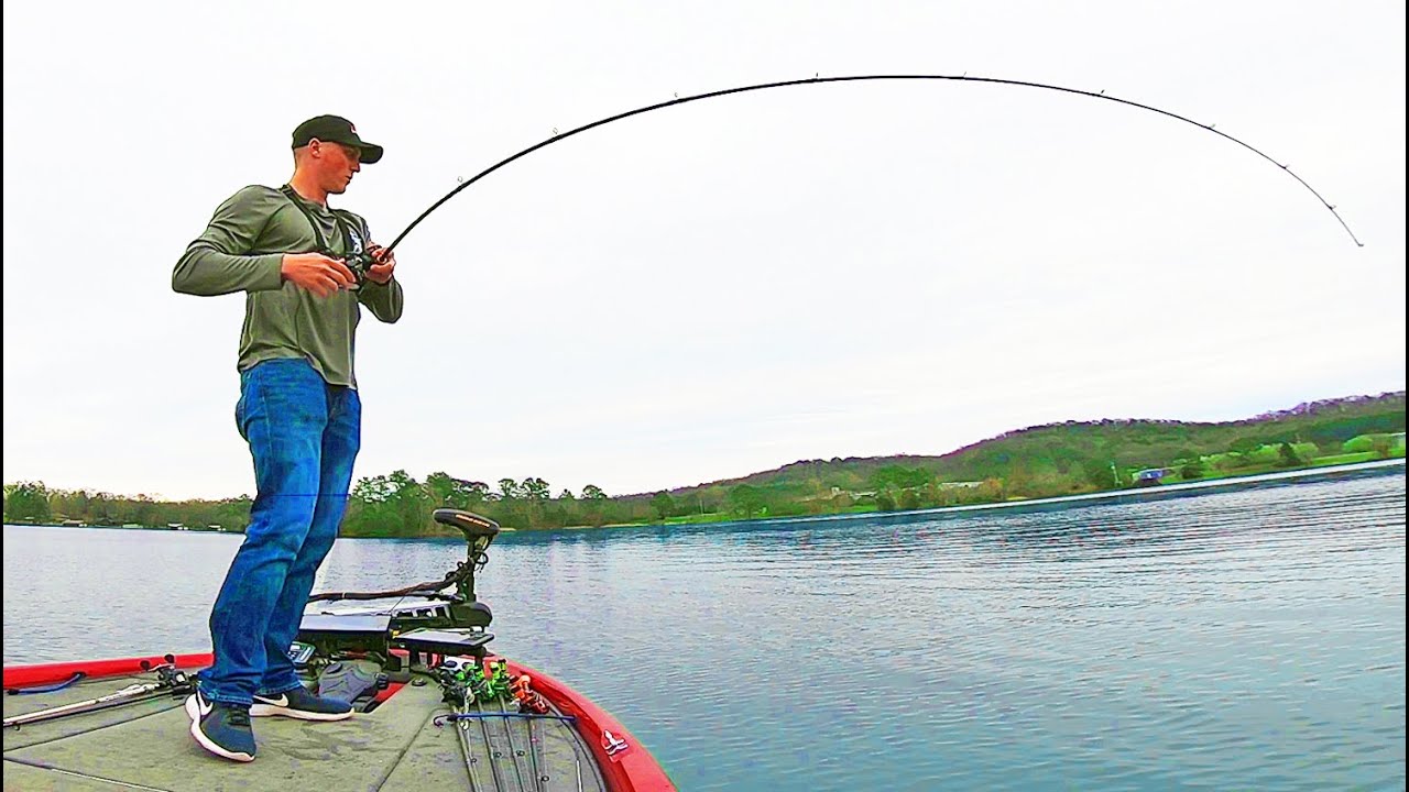 CATCHING BASS while Fishing Lake Guntersville! (Prespawn Conditions