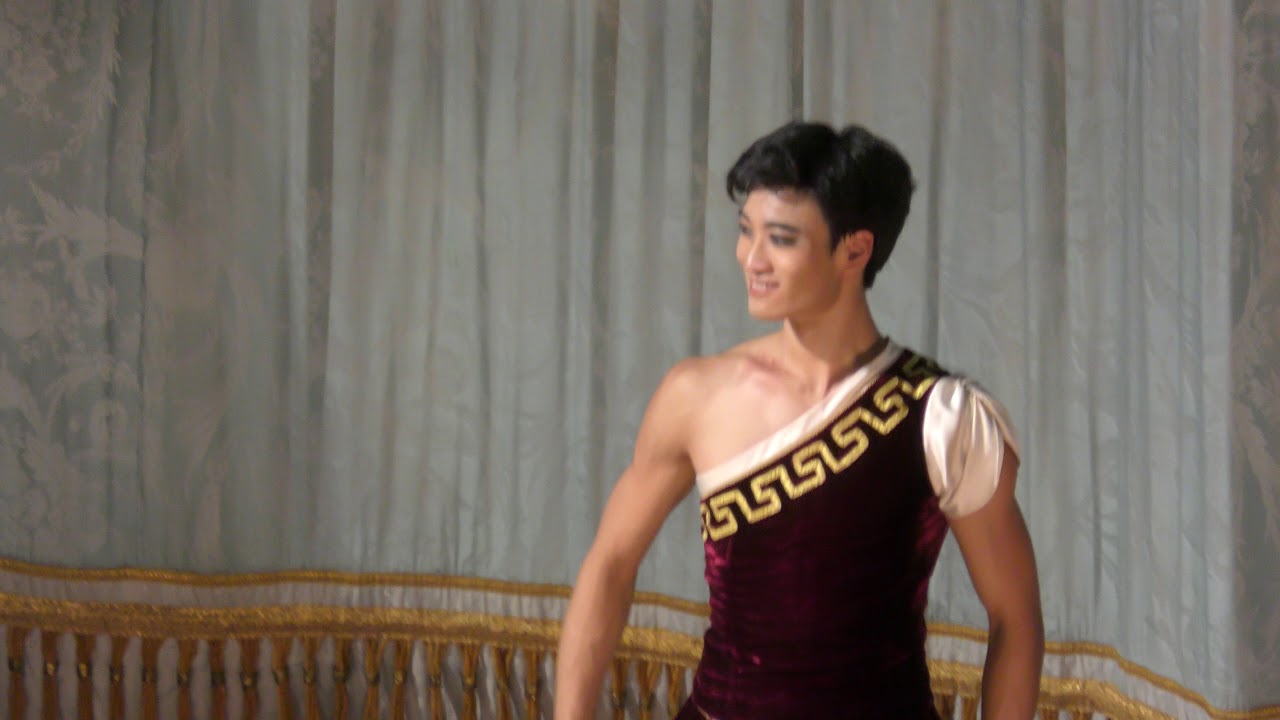 11/11/18 Bows after Sylvia Tereshkina Kim Zverev