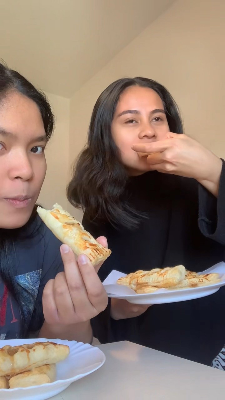 First Bite Apfelstrudel #life #food #germany #europe - YouTube