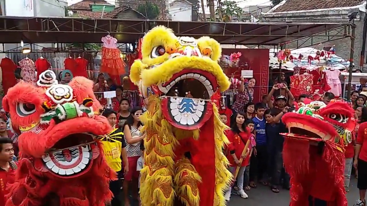Karnaval Barongsai Dan Liong Dalam Perayaan Cap Go Meh Di Bandung Karnaval Barongsai Dan Liong Dalam Perayaan Cap Go Meh Di Bandung