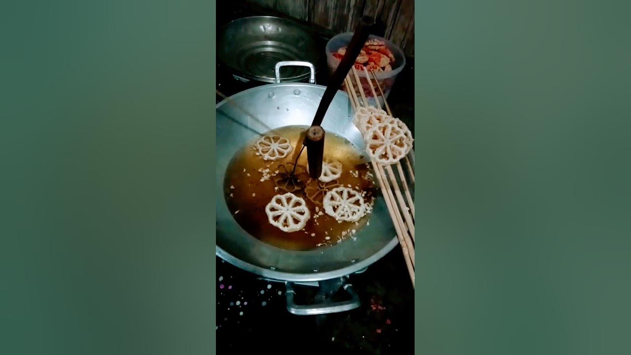 Pembuatan Kue Kembang Goyang Makanan khas Daerah NTT Pembuatan Kue Kembang Goyang Makanan khas Daerah NTT