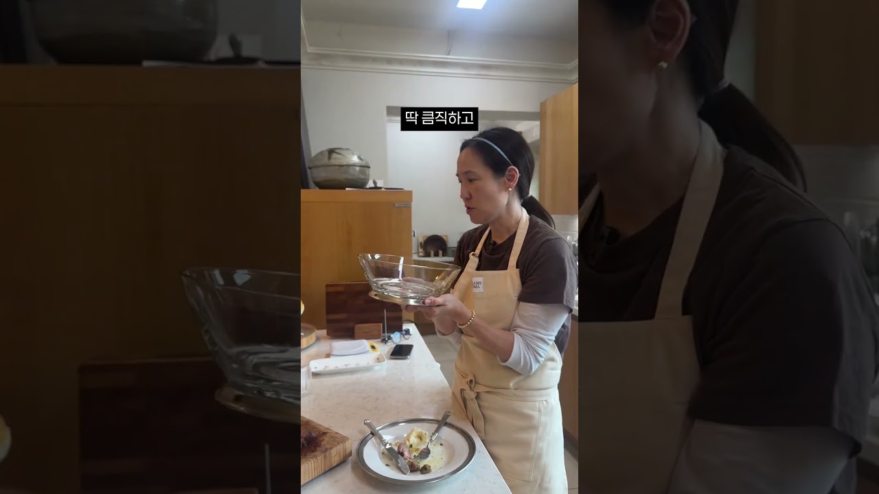스테이크 먹다가 갑자기 예쁜거 보여주는 주은 언니