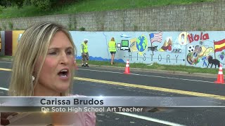 De Soto High School gets a new mural
