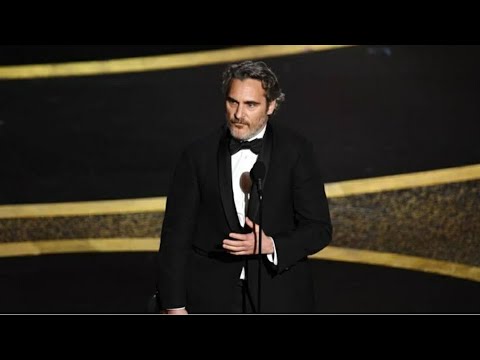 joaquin-phoenix-lifts-oscar-2020-for-best-male-actor-|-joker-movie-lead-cast-|-oscar-2020