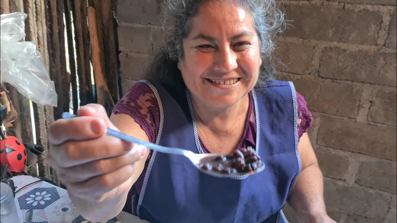 Como cocer frijoles negros de la olla en el rancho | #LasDeliciasdeLupita -  YouTube