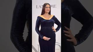 Sonam Kapoor Flaunts Her Baby Bump At An Event
