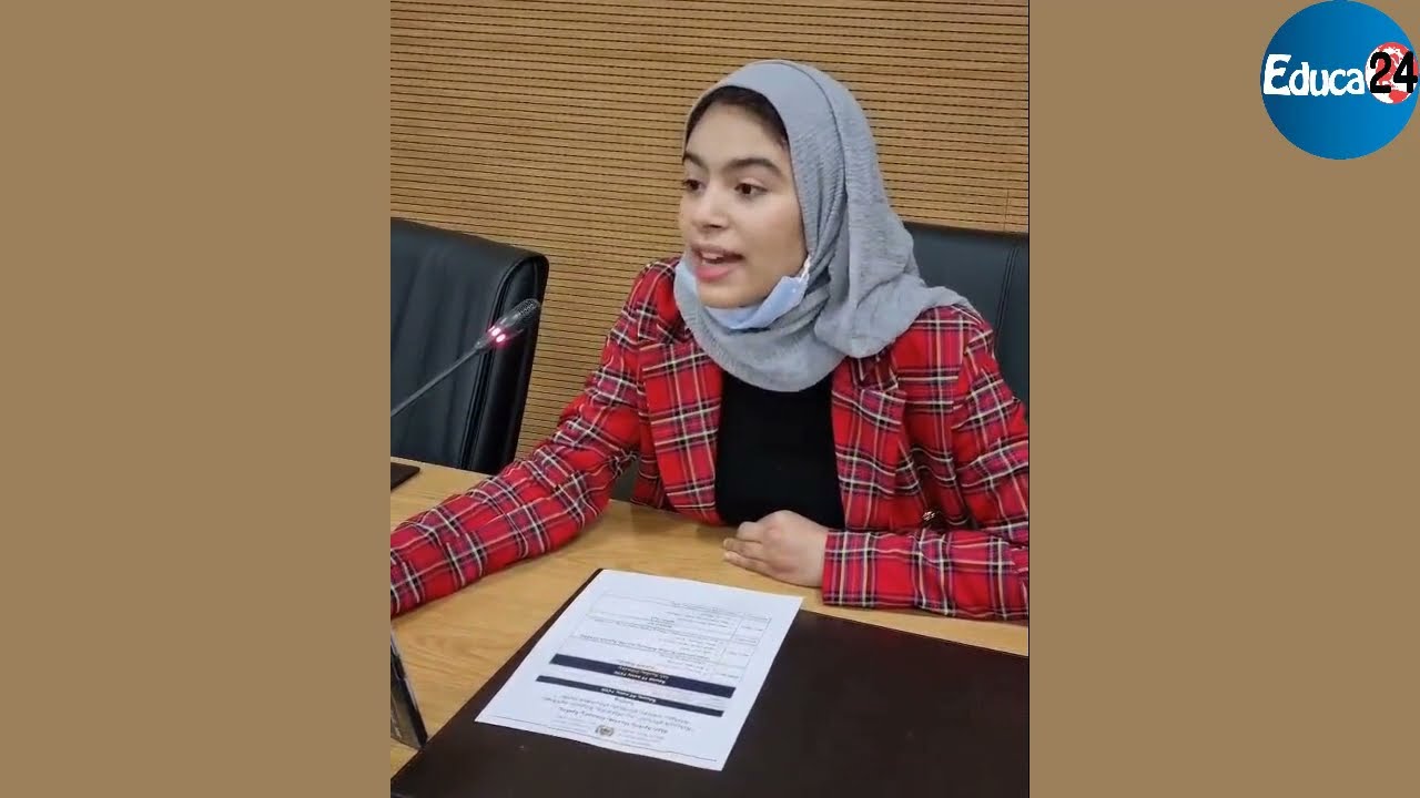 تلميذة مغربية عضوة المجلس التلاميذي، ابنة المدرسة المغربية، تلقي كلمة بلغة عربية فصيحة