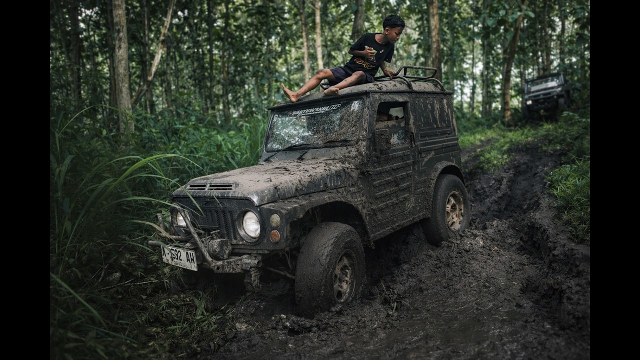 Tiny but Tough! Suzuki LJ80 Battling Slippery Clay