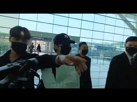 Jungkook at Incheon International Airport on his way to depart for the US!!