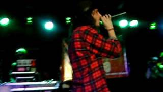 Shwayze &amp; Cisco performing &#39;Mary Jane&#39;