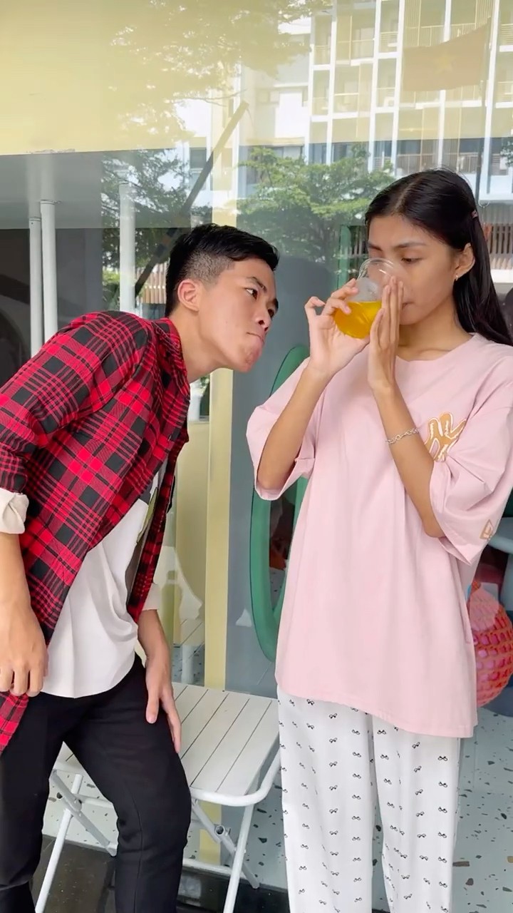 LNF - Cách uống nước ngọt miễn phí || How to drink Redbull for free #shorts