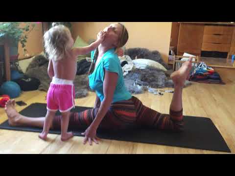 Mom Doing Splits and Twerking While Baby Shares her Snack