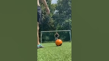 PRANK BIKIN KAGET SEPAK BOLA #shorts
