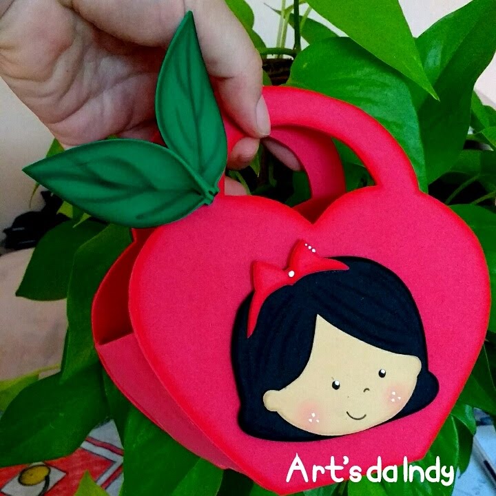 DiY - Como fazer - Cestinha bolsinha branca de neve em eva - Art's da Indy