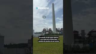 Un extraño círculo negro en el cielo sorprende a los vecinos de As Pontes