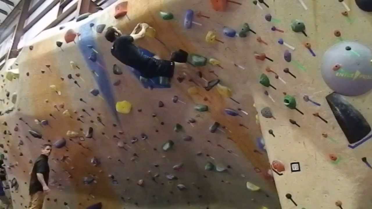 bouldering v0 overhang at
