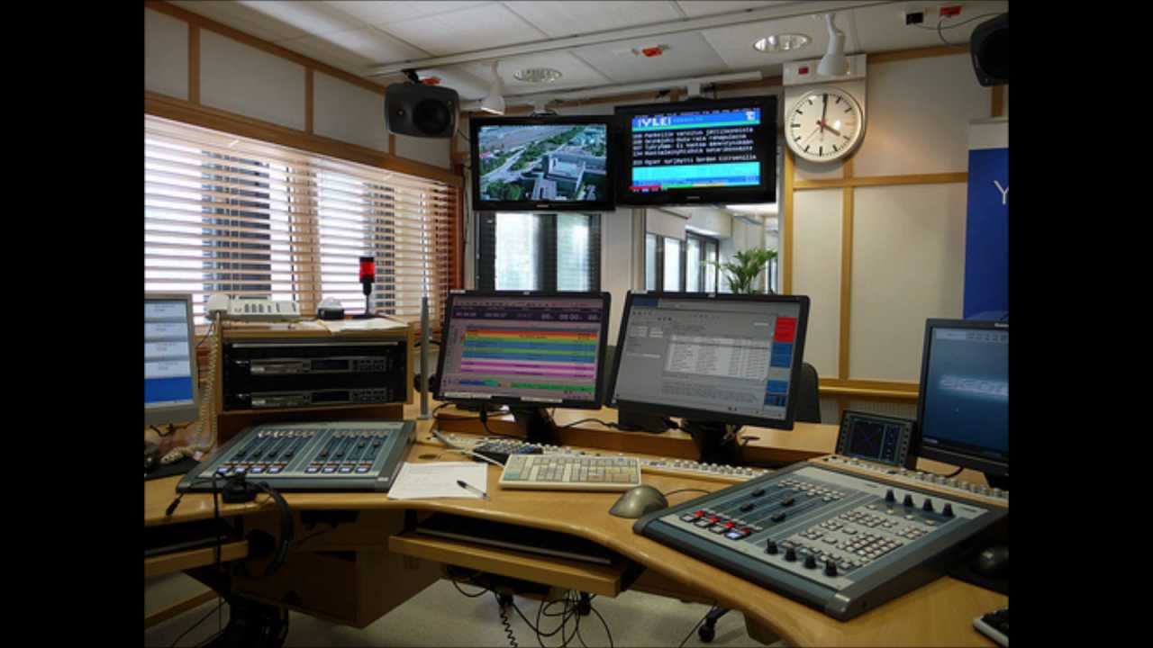Радио для офиса. Радиостудия. Оборудование радиостудии. Студия звукозаписи на радио. Дизайн радиостудии.