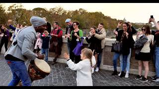 ANNA dancing with TAMBOR SAX in the streets of Rome - L'AMOUR TOUJOURS