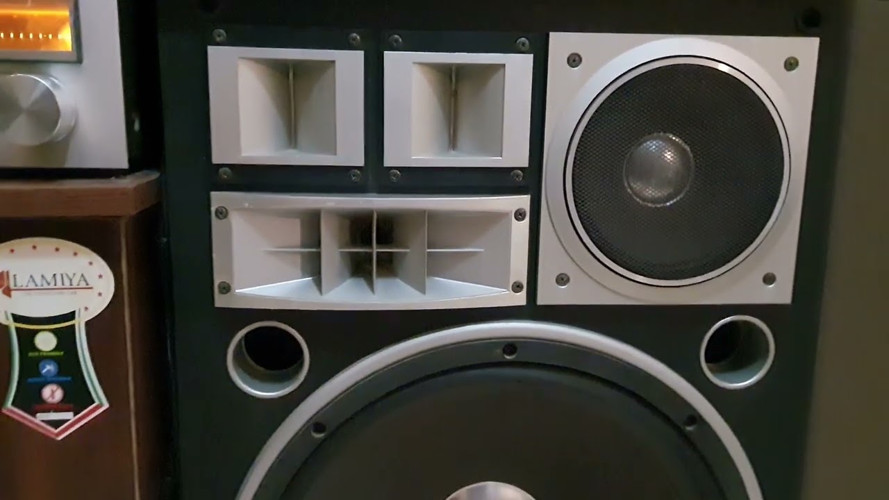 Stayin' Alive by BeeGees : Pioneer SX-626 with CS-903 Speakers