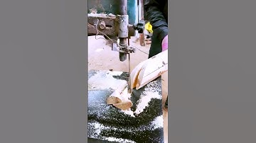 The process of craftsmen processing wood - Good methods and machinery can improve work efficiency.