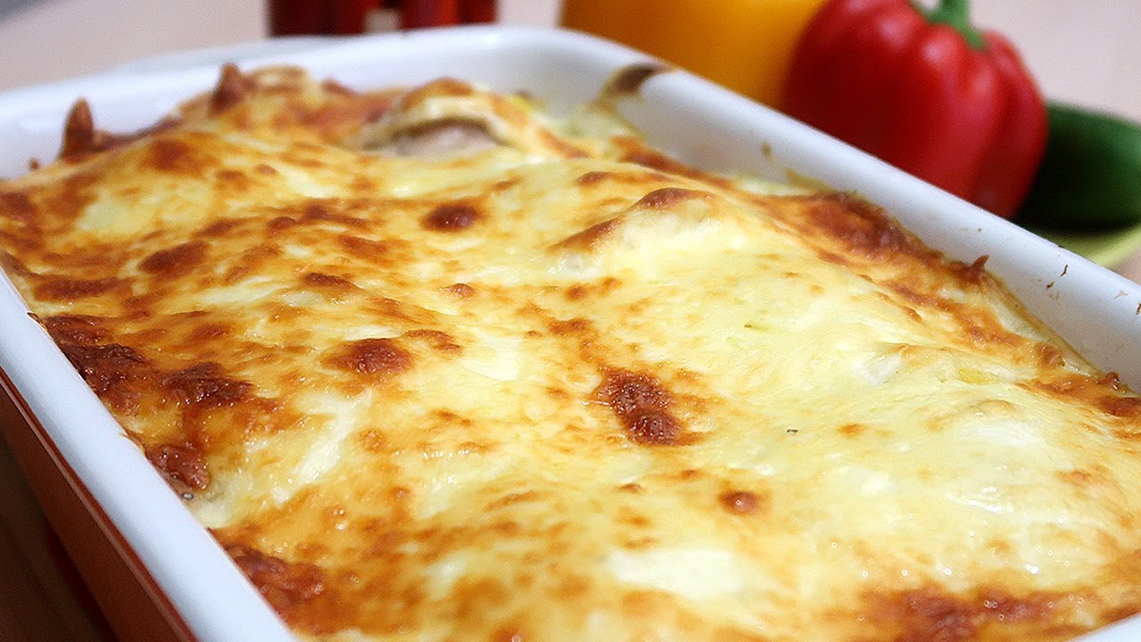 Фрикадельки с соусом бешамель сыром и картофелем