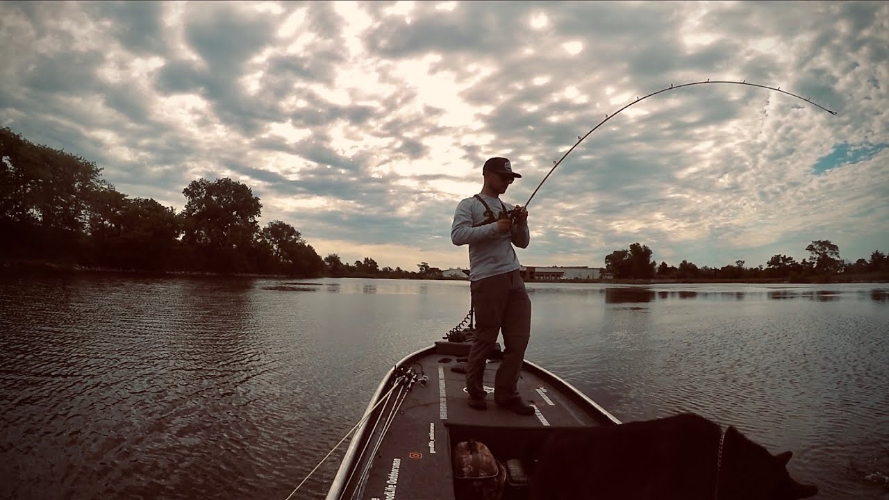The BIG BASS Are Spawning On This Grass Flat