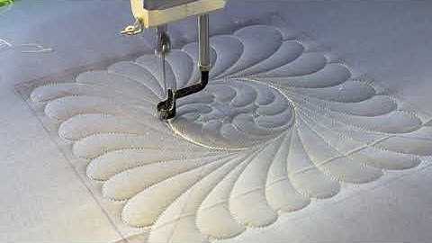 Free-motion Feather Square with Judi Madsen