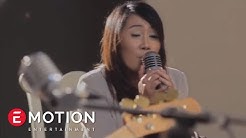 Cassandra - Cinta Terbaik (Official Music Video)  - Durasi: 4:02. 