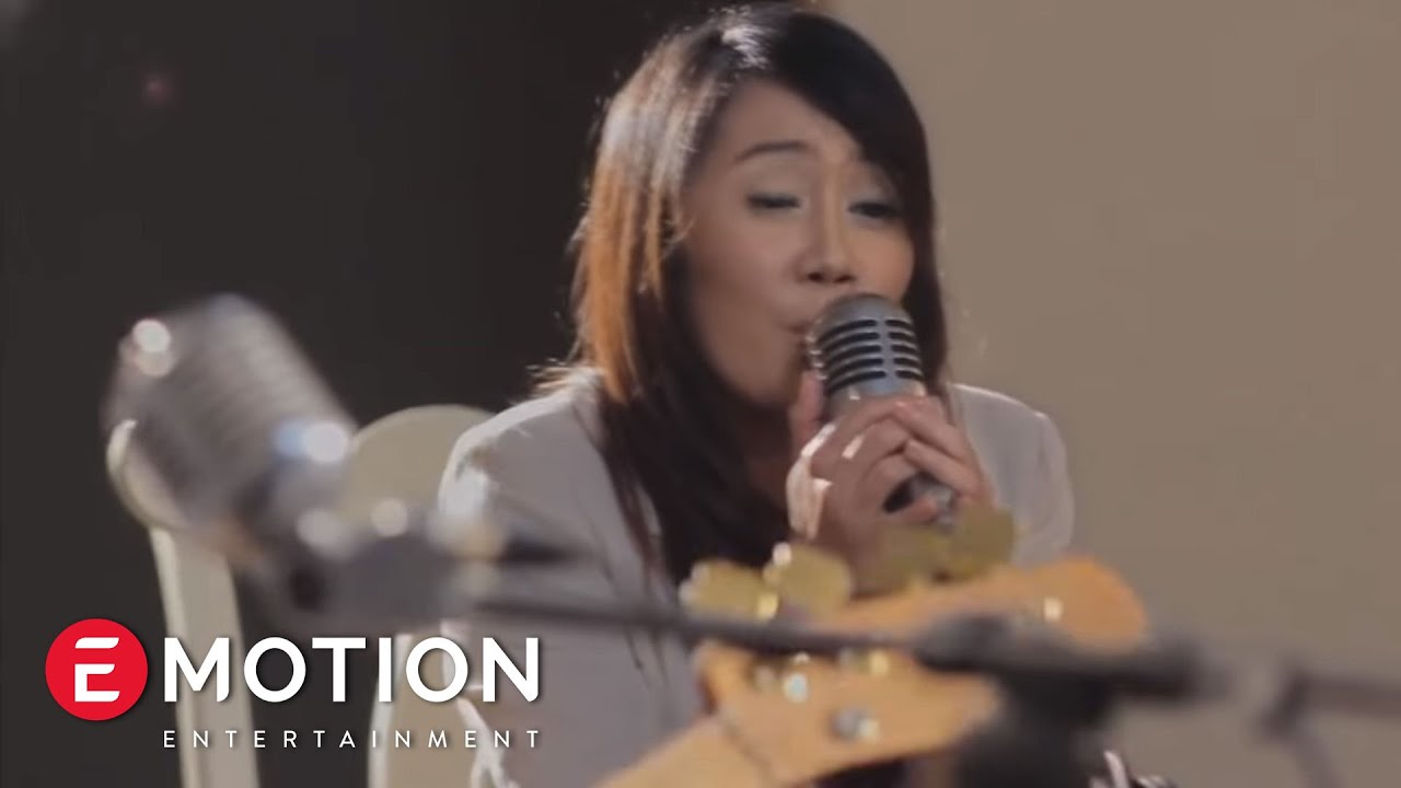 Tonton video musik {trackName} dari {artistName}