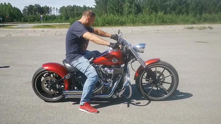 Harley-Davidson FXSB Softail Breakout with Bassani Pro Street exhaust