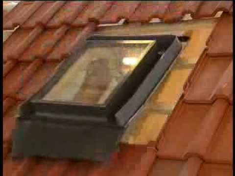וִידֵאוֹ: טרנספורמציה של עליית הגג עם חלונות FAKRO