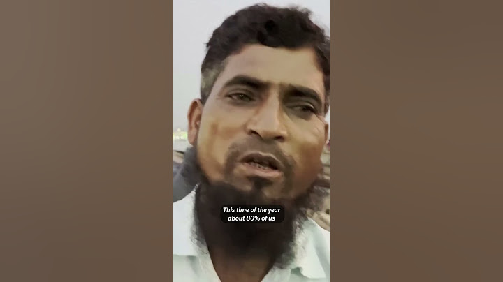 বাংলাদেশের একটি 'মরা নদীর' বিষাক্ত পানিতে গোসল করা