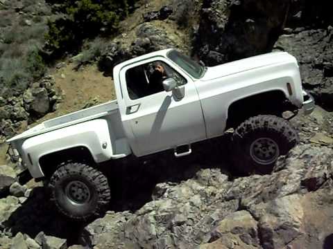 smashin the '76 chevy stepside again - YouTube