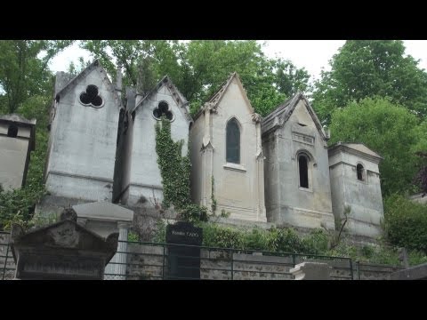 Video: Pere Lachaise Cemetery. France - Alternative View