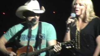 Vignette de la vidéo "Jewel gets pranked by Brad Paisley"