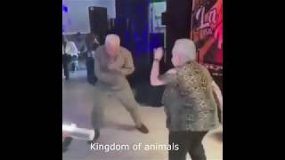 Yaşlı Çift Dans Ederken Kopuyor :) - Sevimli Çift Ve Gençlere Taş Çıkartacak Performansları